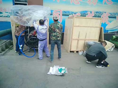 江蘇省聚脲噴涂機水池防腐防水改造(圖3) 為江蘇客戶培訓液壓聚脲噴涂機使用